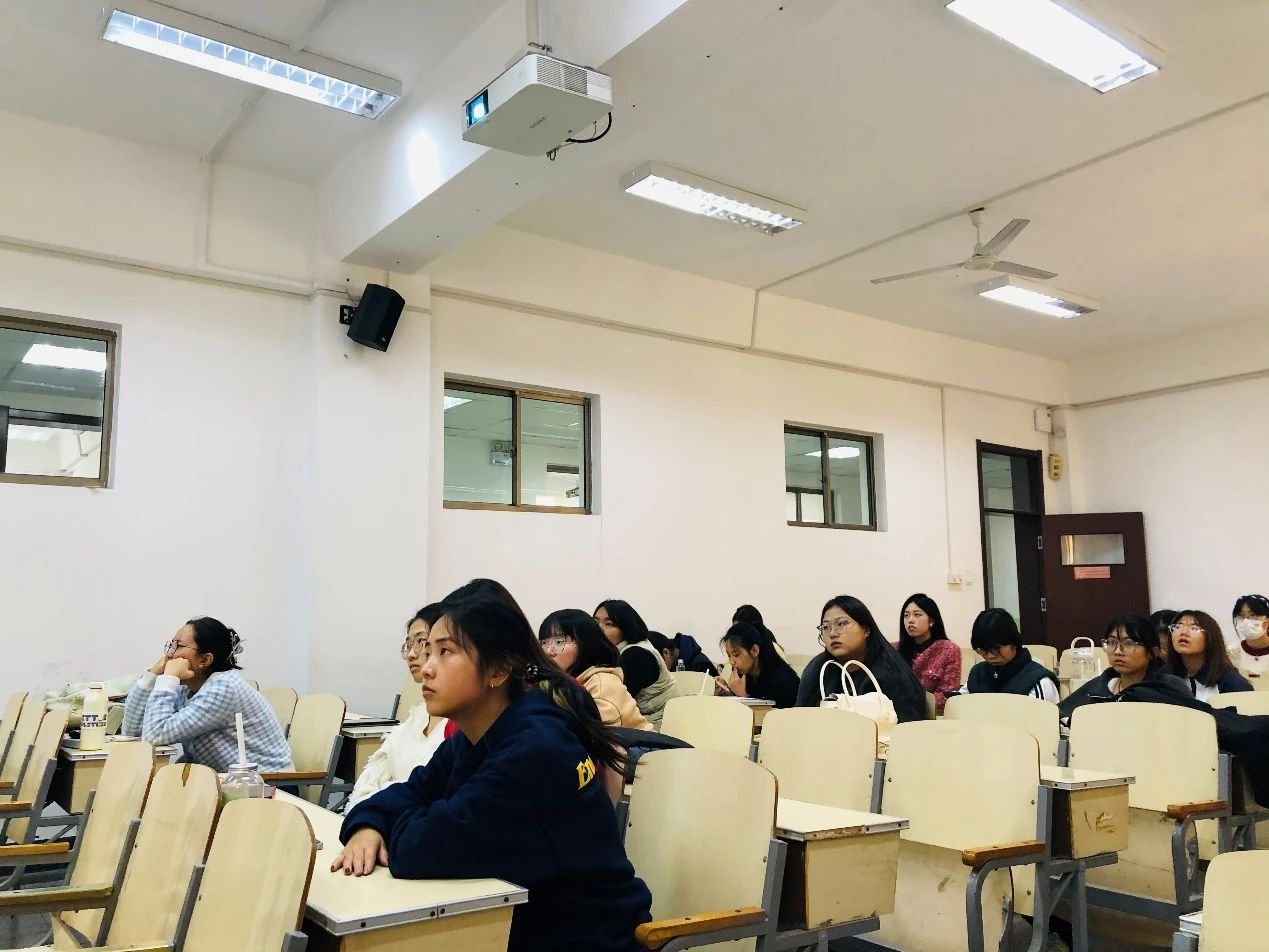 青大思政大課堂“青知海聲”“青知苗萌”第三次理論課 — —“專利”順利舉行